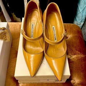 Manolo Blahnik patent beige Maryjane’s